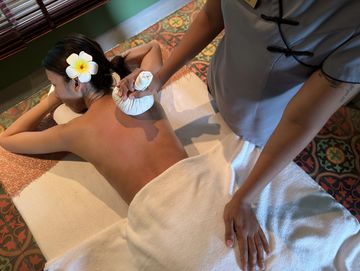Herbal Hot Compress Massage